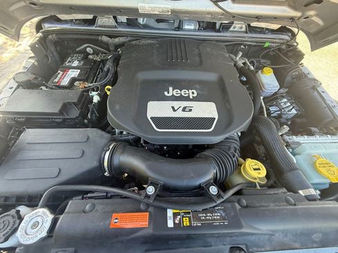 Used 2018 Jeep Wrangler Unlimited Sport S image 31