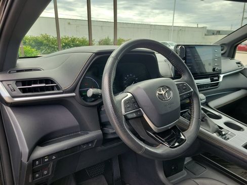 Used 2023 Toyota Sienna XLE Woodland Edition AWD/4WD image 25