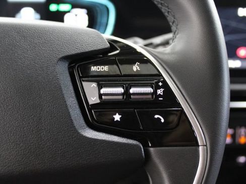 Used 2024 Kia Niro EX FWD image 21