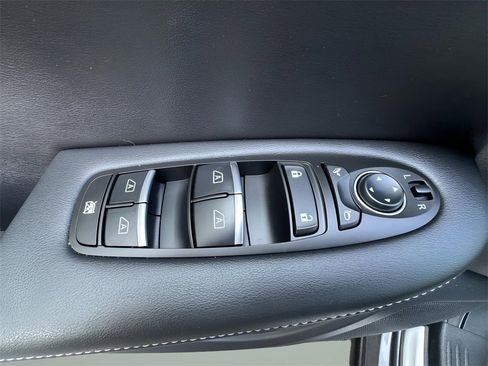 Used 2022 INFINITI QX50 Essential image 17