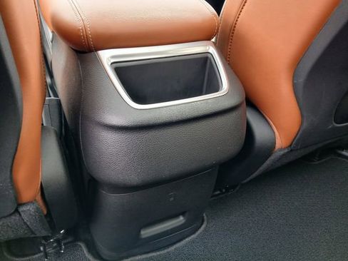 Used 2025 Chrysler Pacifica Pinnacle FWD image 35