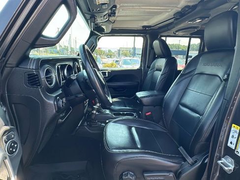 Used 2018 Jeep Wrangler Unlimited Sahara image 9