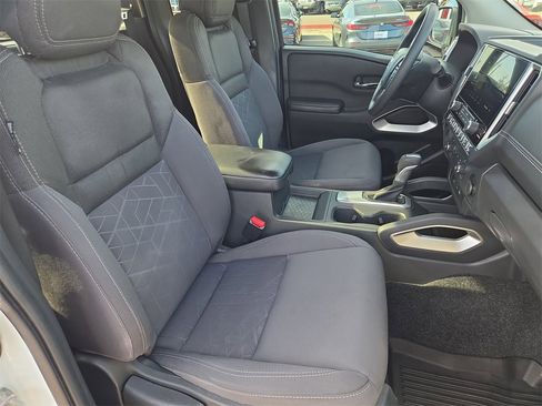 Used 2025 Nissan Frontier SV image 10