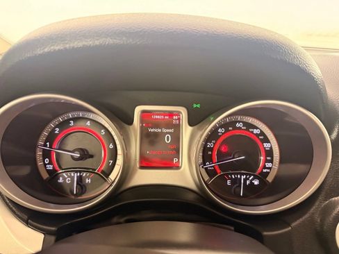 Used 2019 Dodge Journey SE w/ Connectivity Group FWD image 22