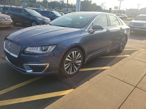 Used 2018 Lincoln MKZ Select w/ Select Plus Package FWD image 3