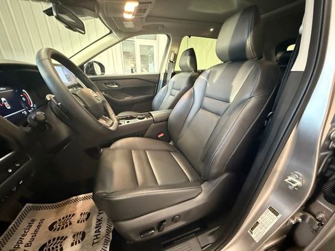 Used 2025 Nissan Rogue SL w/ Tech Package image 22