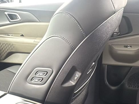 New 2026 Kia Carnival EX image 43