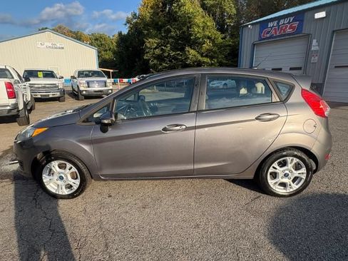 Used 2014 Ford Fiesta SE FWD image 2