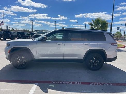 New 2025 Jeep Grand Cherokee L Altitude image 2