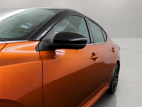 Used 2025 Nissan Sentra SR w/ SR Premium Package image 3