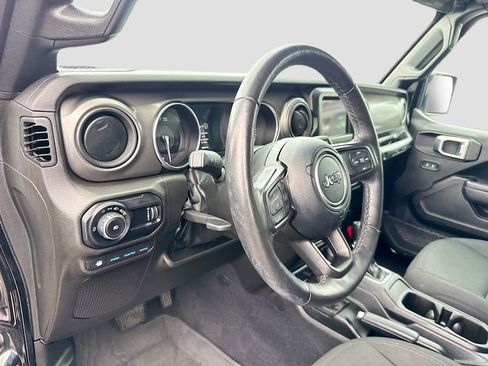 Used 2023 Jeep Wrangler Unlimited w/ Cold Weather Group AWD/4WD image 10