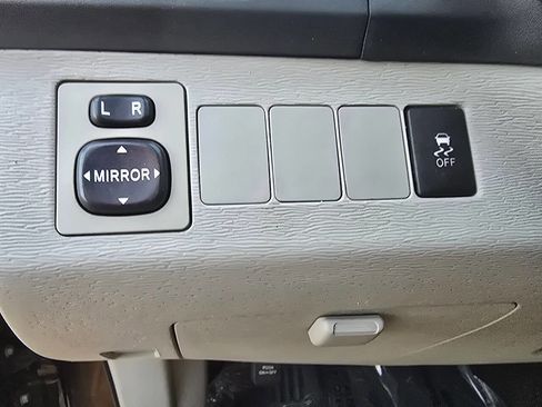 Used 2012 Toyota Venza LE image 36