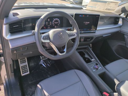 New 2026 Volkswagen Tiguan SE R-Line image 12