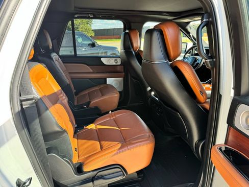 Used 2020 Lincoln Navigator L Reserve w/ Equipment Group 208A Reserve AWD/4WD image 13
