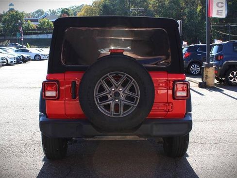 Used 2024 Jeep Wrangler Unlimited Sport AWD/4WD image 4