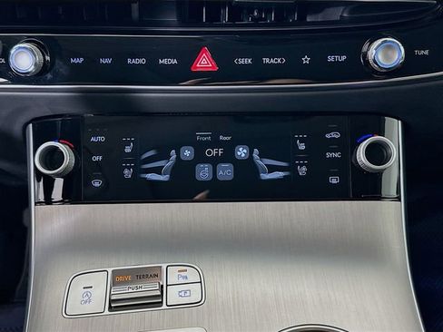 Certified 2026 Genesis GV70 2.5T Advanced image 21