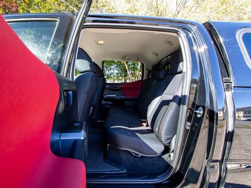 Used 2016 Toyota Tacoma SR5 image 24