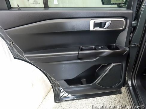 Certified 2023 Ford Explorer 4WD image 23