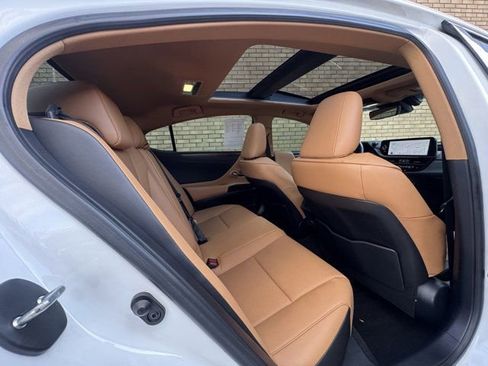 Used 2025 Lexus ES 350 w/ Accessory Package (Z2) image 16