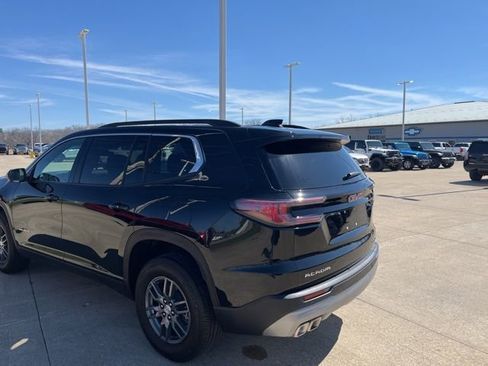 Used 2025 GMC Acadia Elevation image 7