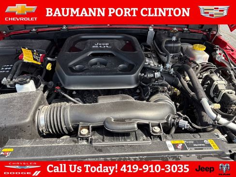 Used 2022 Jeep Wrangler Unlimited Sahara w/ LED Lighting Group AWD/4WD image 23
