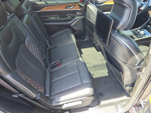 Used 2023 Jeep Grand Cherokee L Summit AWD/4WD image 34