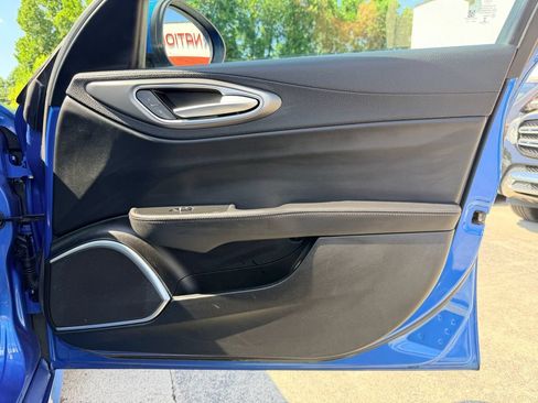 Used 2018 Alfa Romeo Giulia AWD image 25