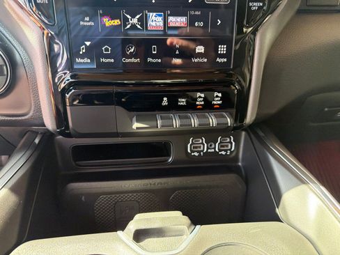 Used 2024 RAM 1500 Laramie AWD/4WD image 19
