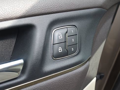 Used 2019 Lincoln MKC Select w/ Select Plus Package AWD/4WD image 8