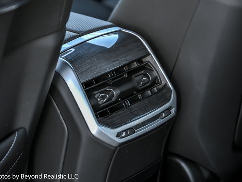 Used 2025 BMW 740i xDrive w/ Premium Package image 35