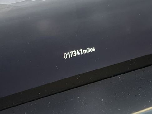 Used 2024 Land Rover Defender 110 Carpathian Edition image 12