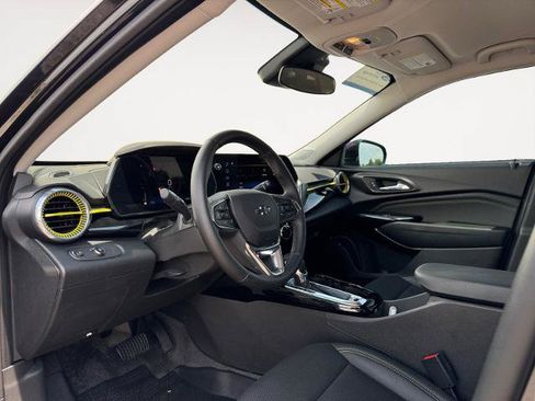 Used 2026 Chevrolet Trax ACTIV w/ Driver Confidence Package FWD image 9