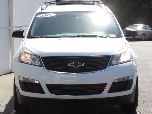 Used 2017 Chevrolet Traverse LS FWD image 3