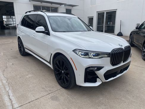 Certified 2022 BMW X7 M50i image 4