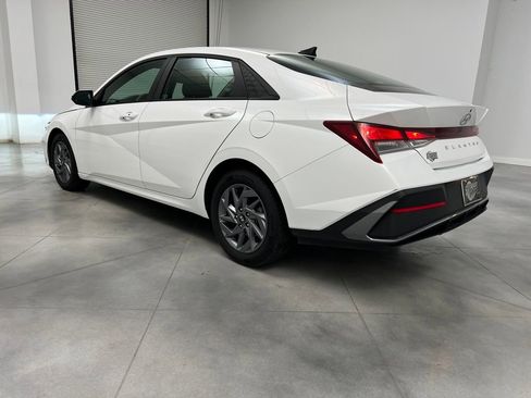 Used 2024 Hyundai Elantra SEL image 5