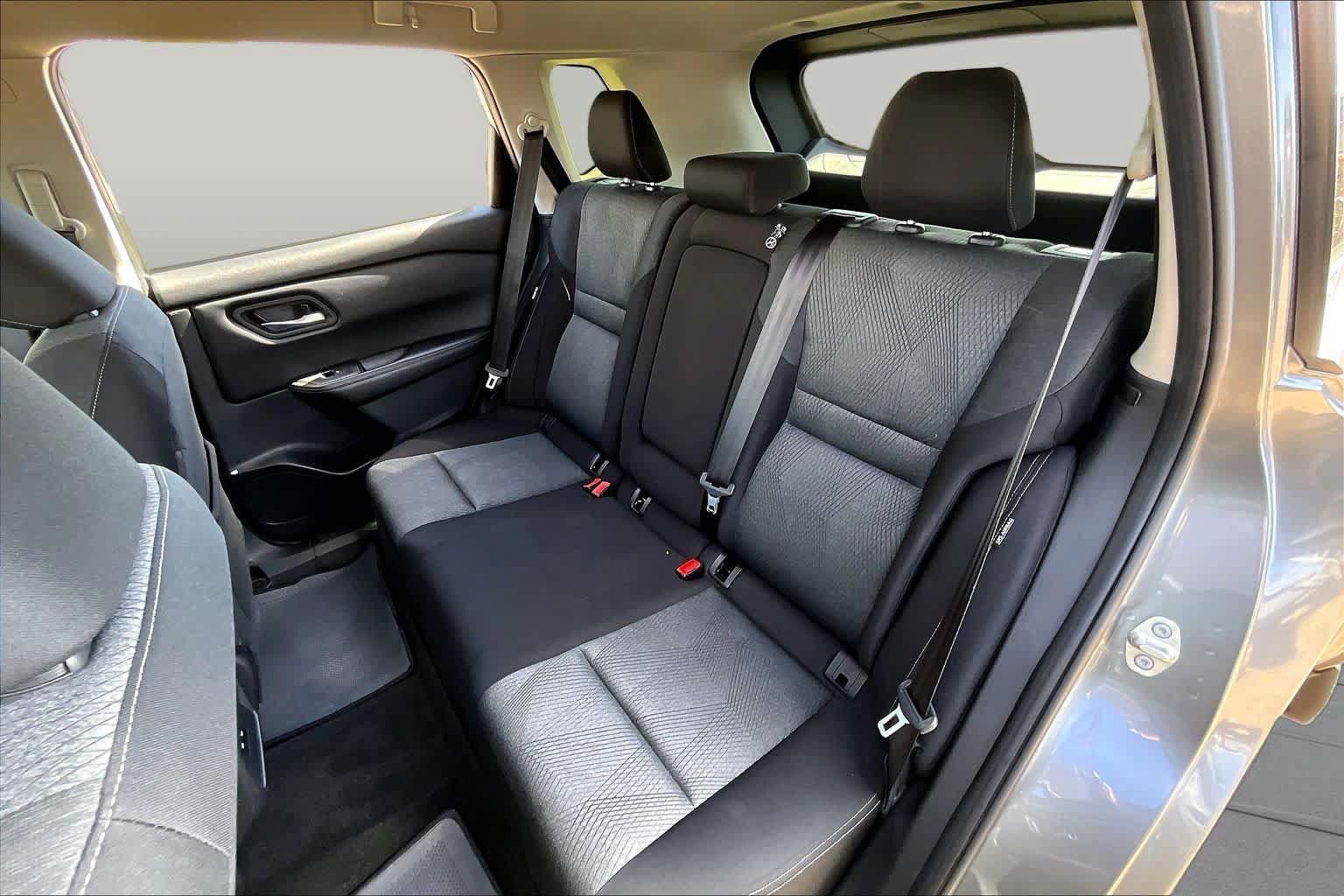 Used 2024 Nissan Rogue SV FWD image 21