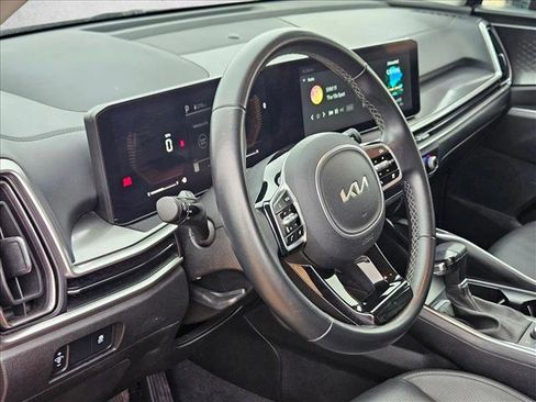 Used 2024 Kia Sorento S image 8