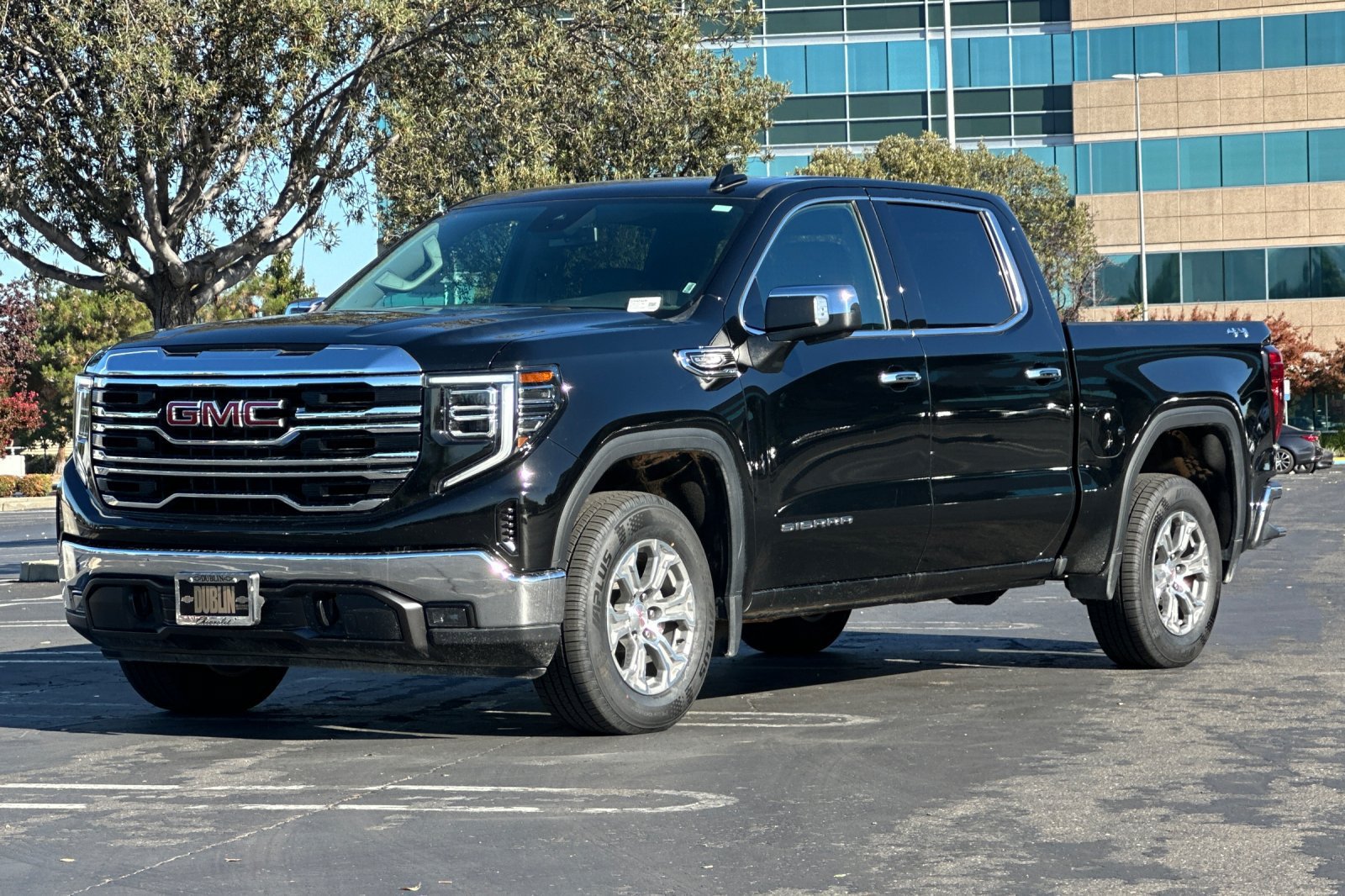 Used 2025 GMC Sierra 1500 SLT AWD/4WD image 8