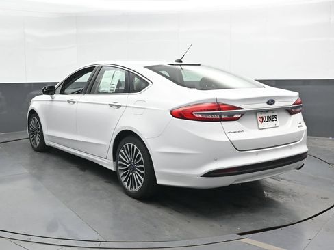 Used 2017 Ford Fusion SE w/ Fusion SE Technology Package FWD image 11