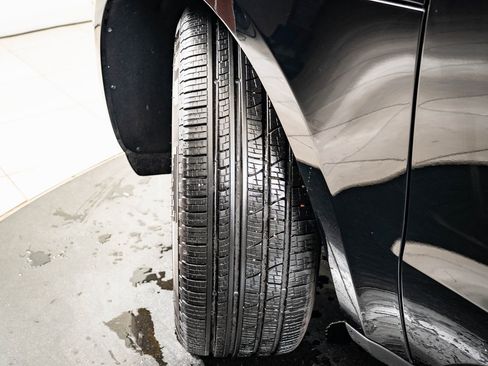 Certified 2024 Porsche Macan image 39