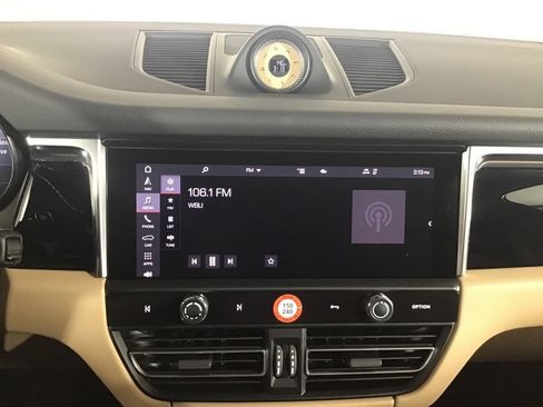 Certified 2026 Porsche Macan AWD/4WD image 34