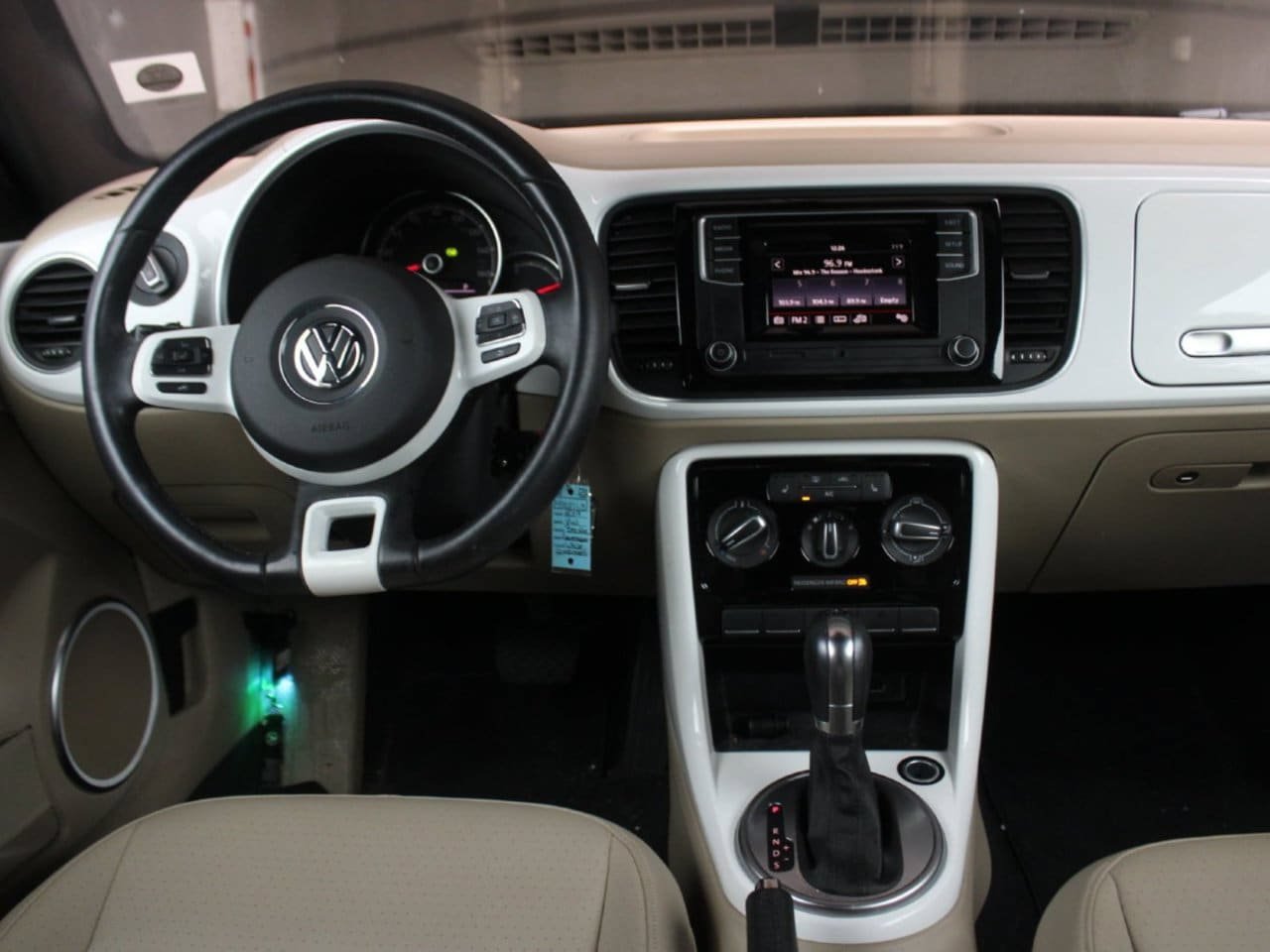 Used 2019 Volkswagen Beetle 2.0T S FWD image 28