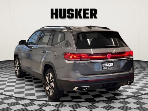 Used 2024 Volkswagen Atlas SE AWD/4WD image 4