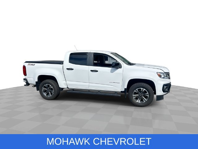 Used 2022 Chevrolet Colorado Z71 AWD/4WD image 2