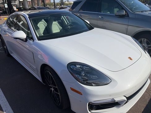 Used 2022 Porsche Panamera image 11