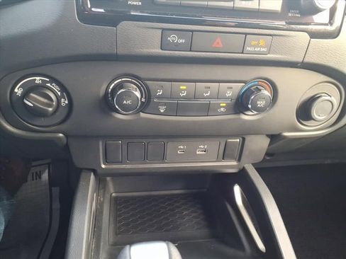 Used 2024 Nissan Frontier SV image 18
