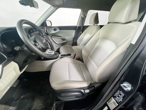 Used 2024 Kia Soul LX w/ Option Group 015 FWD image 19