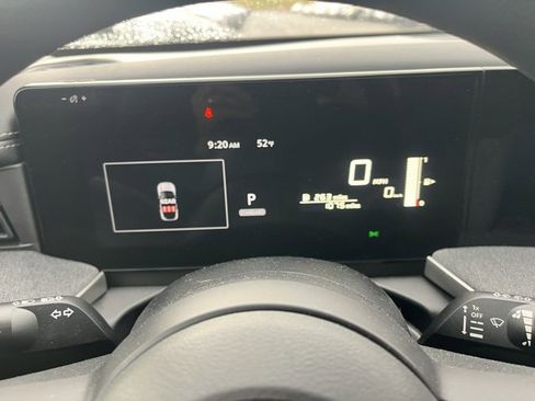 Certified 2025 Nissan Kicks SV image 17