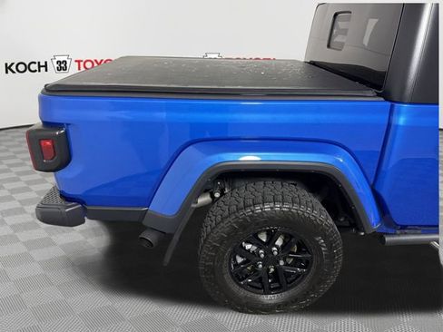 Used 2022 Jeep Gladiator Sport image 17