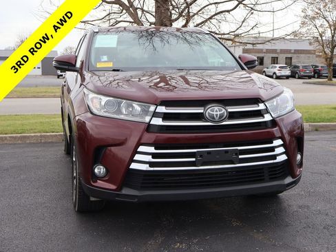 Used 2017 Toyota Highlander Limited image 3